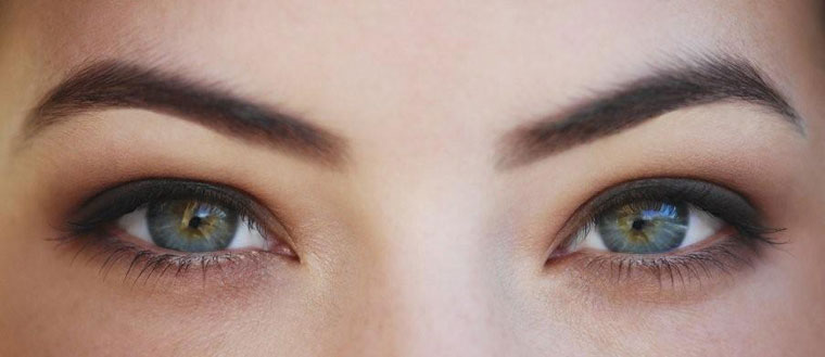 Tips to Shape Your Eyebrows With Thread In 5 Minutes Or Less
