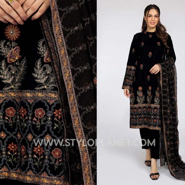 KAYSERIA BEAUTIFUL WINTER KHADDAR AND VELVET DRESSES WITH SHAWLS COLECCTION 2022 FOR WOMEN